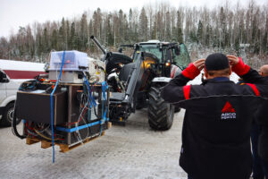 Vihreästä vedystä ja hiilidioksidista sähköpolttoainetta suoraan tankkiin – AGCO Powerin ja VTT:n E-fuel-hanke etenee ainutlaatuiseen testausvaiheeseen